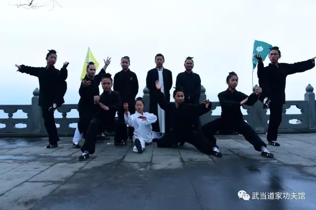 <b>�䵱���ҹ����ʦ���Ŷ�--��ʦ��ݳ������ĵ���</b>